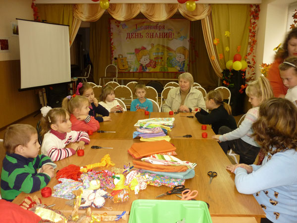 ГК «Нордавинд» и Smartec Security организовали мастер-класс по созданию народных кукол для воспитанников центра «Журавлик»